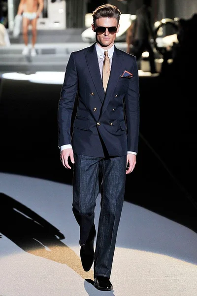 Look 10